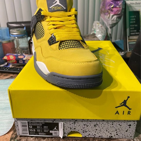 Air Jordan 4 lightining